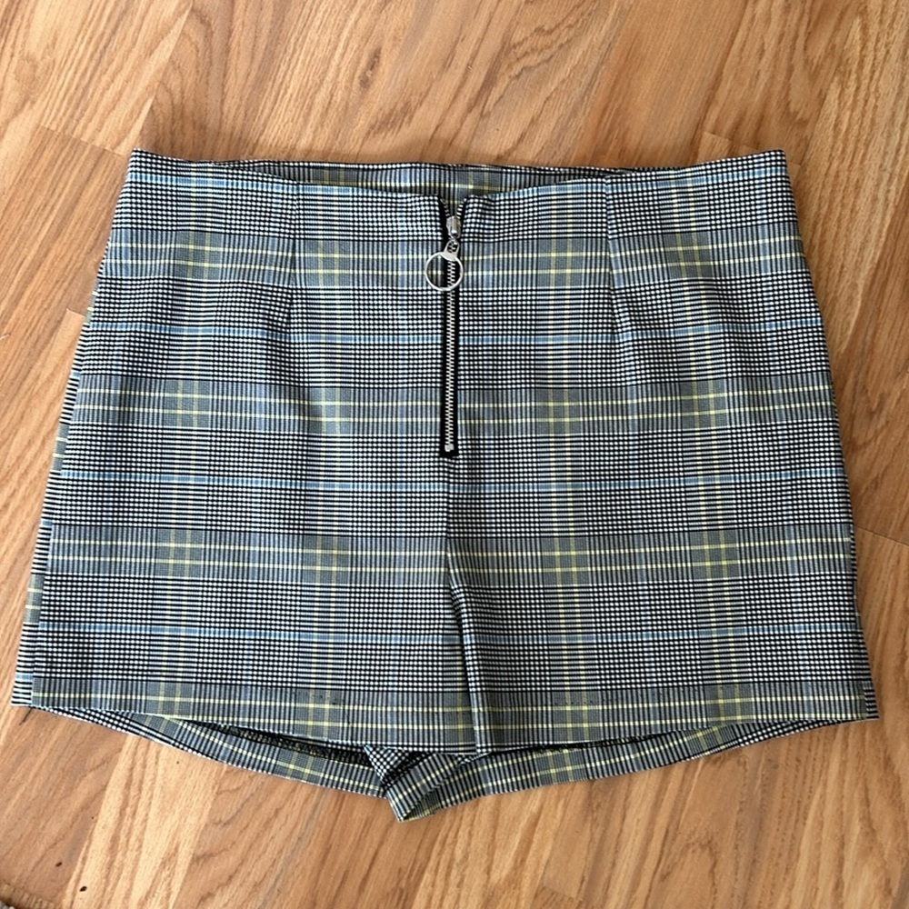 Twik cute shorts size L
